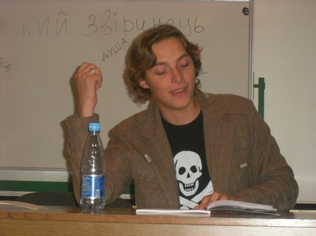 Андрій Любка на Форумі видавців 2008 у Львові   Презентація збірки "Тероризм"